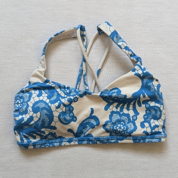 LULULEMON blue floral lace bra size 2 - Picture 1 of 3